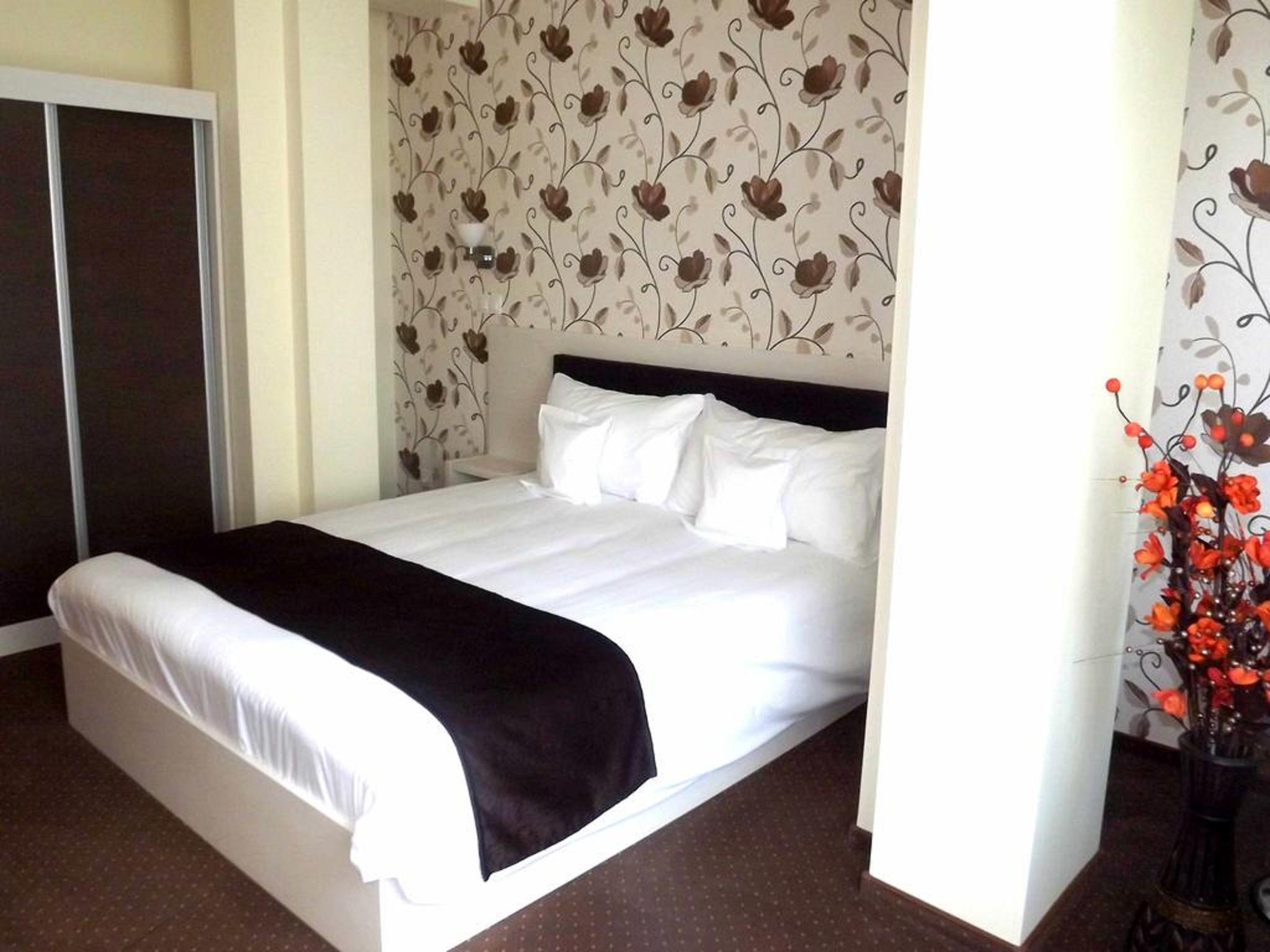 West Plaza Hotel بوخارست المظهر الخارجي الصورة