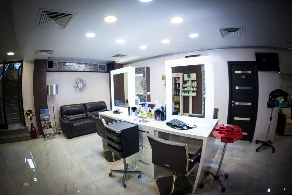 West Plaza Hotel بوخارست المظهر الخارجي الصورة