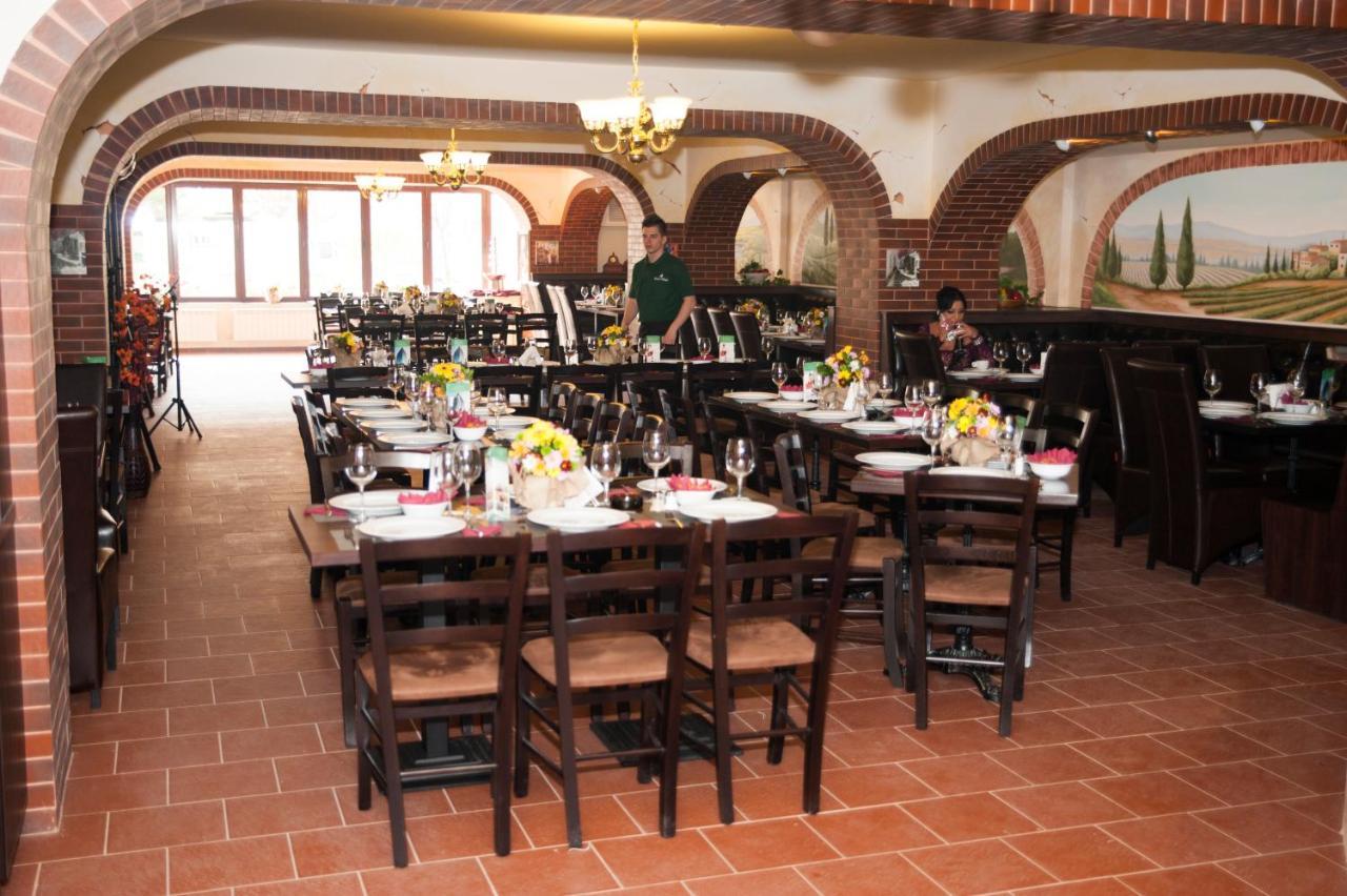 West Plaza Hotel بوخارست المظهر الخارجي الصورة
